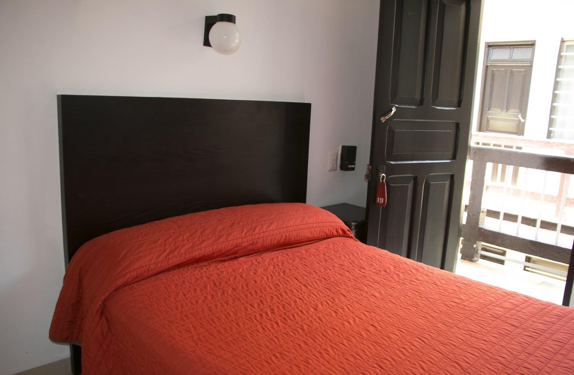 Hotel Amparo 2*