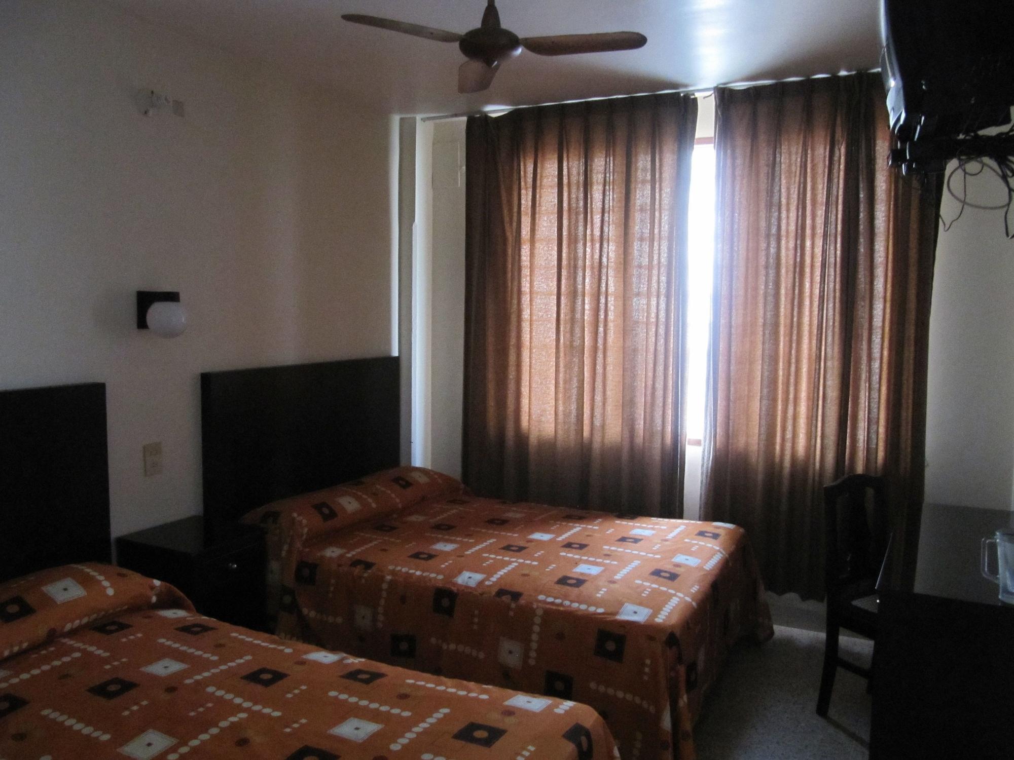 Hotel Amparo 2*